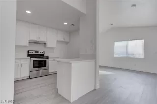 Photo #2: 2642849 Listing