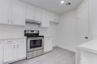 Photo #3: 2642849 Listing