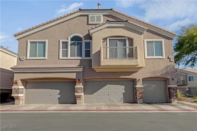 MLS: 2642963 Condo For Sale