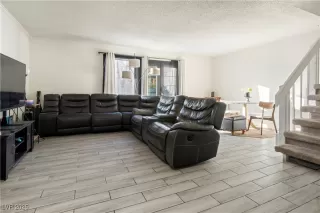 Photo #4: 2642974 Listing