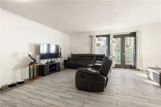 Photo #5: 2642974 Listing