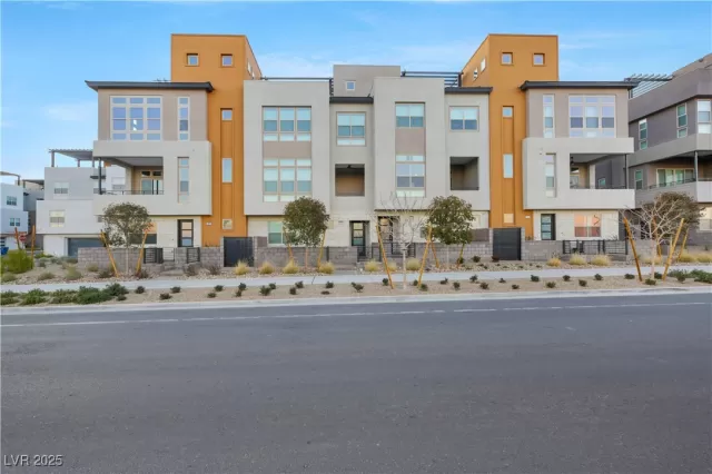 MLS: 2642986 Condo For Sale