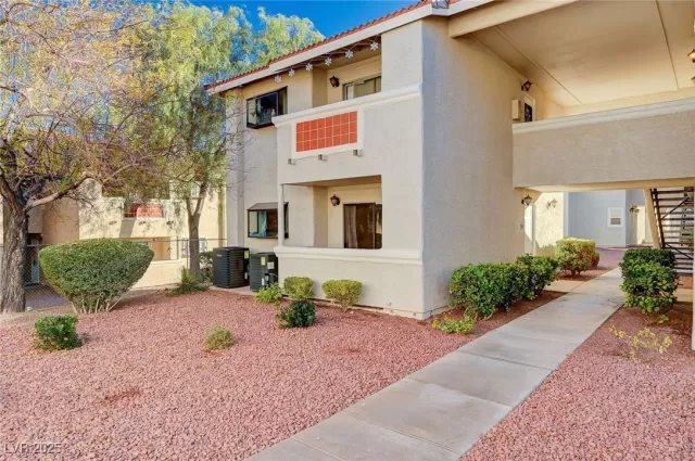 MLS: 2643032 Condo For Sale