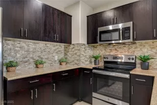Photo #2: 2643110 Listing 
