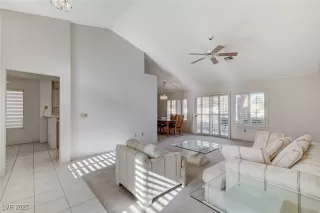 Photo #6: 2643155 Listing