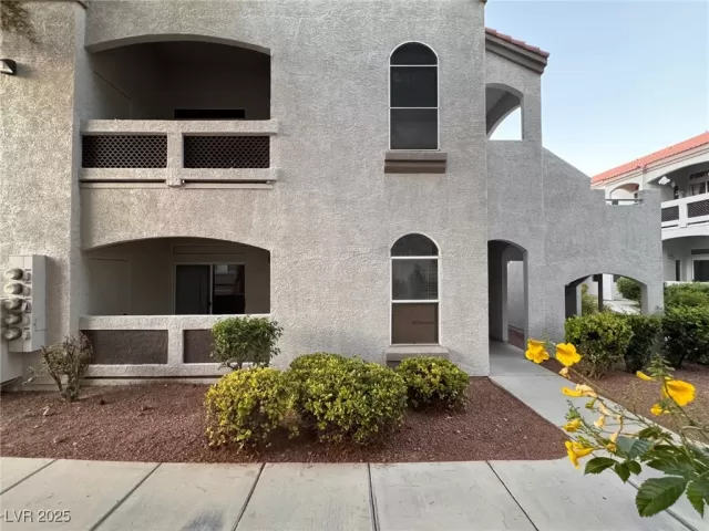 MLS: 2643350 Condo For Sale