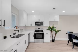 Photo #3: 2643359 Listing