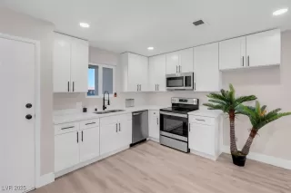 Photo #4: 2643359 Listing