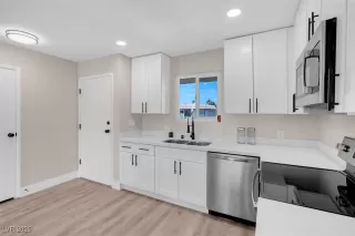 Photo #6: 2643359 Listing