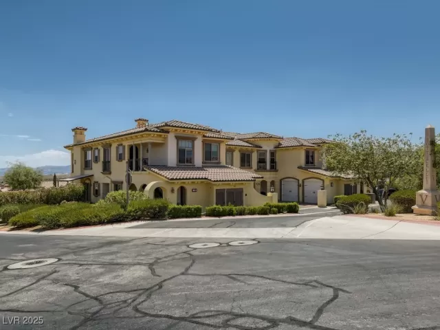 MLS: 2643461 Condo For Sale