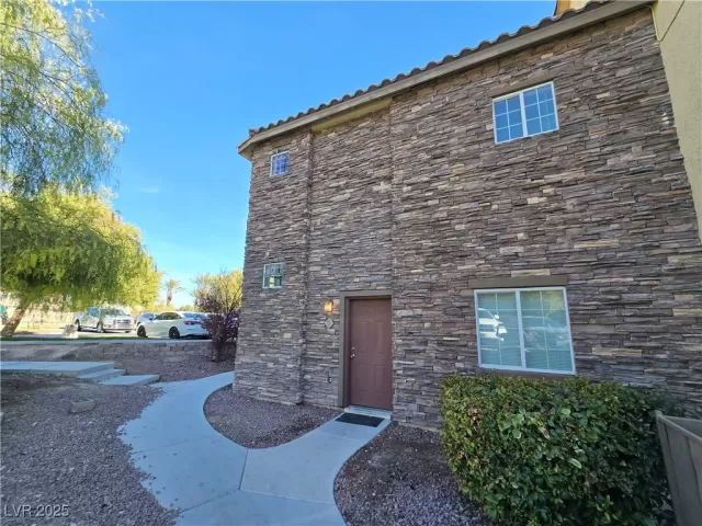 MLS: 2643497 Condo For Sale