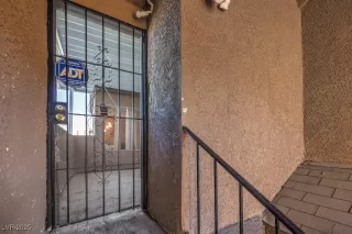 Photo #4: 2643605 Listing