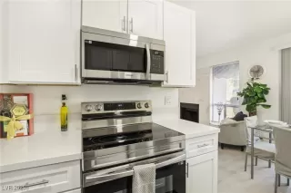 Photo #5: 2643621 Listing