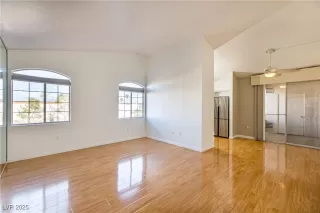 Photo #4: 2643751 Listing