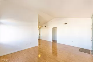 Photo #5: 2643751 Listing