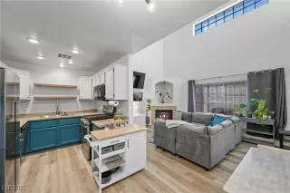 Photo #5: 2643948 Listing