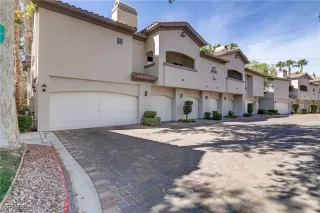 Photo #1: 2644004 Listing