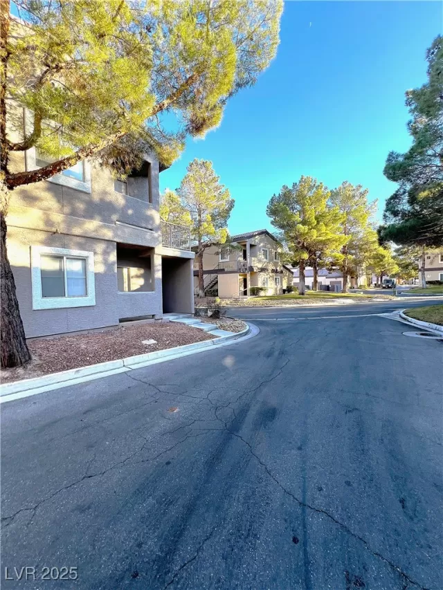 MLS: 2644084 Condo For Sale