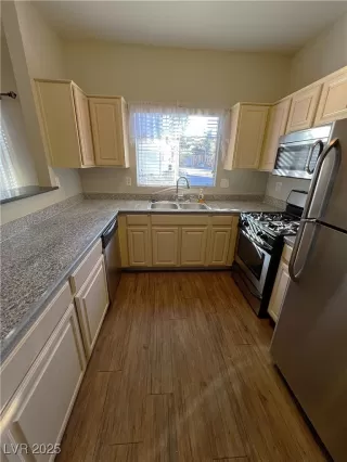 Photo #5: 2644084 Listing