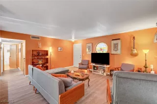 Photo #4: 2644111 Listing