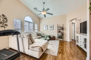 Photo #5: 2644157 Listing