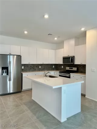 Photo #2: 2644171 Listing 