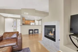 Photo #5: 2644259 Listing