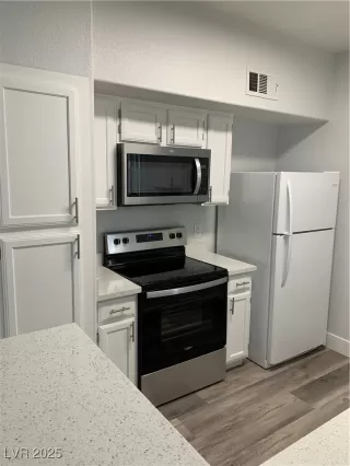 Photo #1: 2644278 Listing 