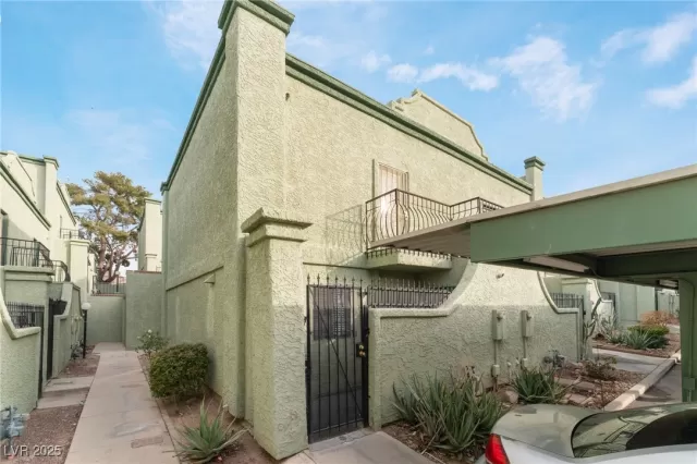 MLS: 2644385 Condo For Sale