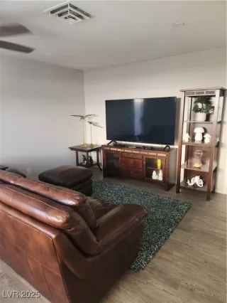 Photo #3: 2644463 Listing