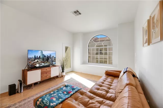 MLS: 2644500 Condo For Sale