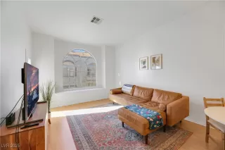 Photo #1: 2644500 Listing