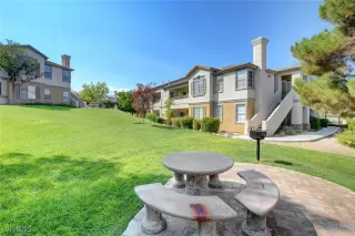 Photo #4: 2644633 Listing