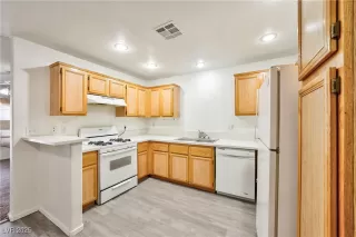 Photo #3: 2644638 Listing