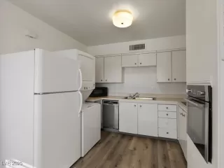 Photo #2: 2644661 Listing