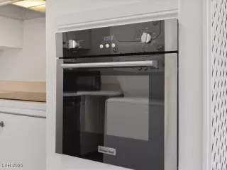 Photo #5: 2644661 Listing