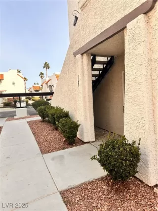 Photo #1: 2644677 Listing 