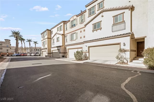 MLS: 2644706 Condo For Sale