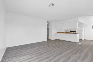 Photo #5: 2644769 Listing