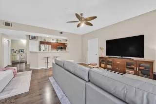 Photo #4: 2644892 Listing 