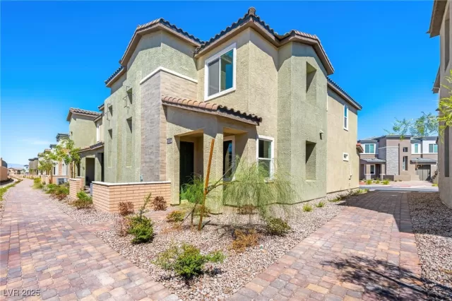 MLS: 2644893 Condo For Sale