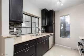 Photo #5: 2644915 Listing