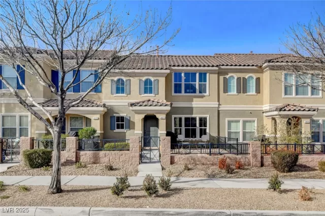 MLS: 2645000 Condo For Sale