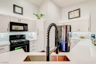 Photo #2: 2645112 Listing 