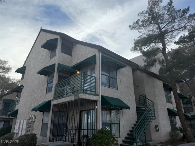 MLS: 2645128 Condo For Sale