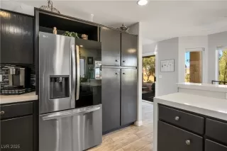 Photo #3: 2645191 Listing