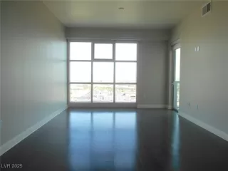 Photo #3: 2645241 Listing