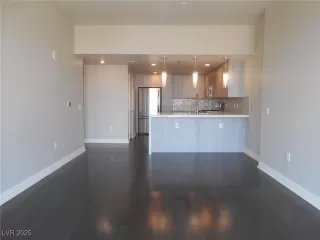 Photo #4: 2645241 Listing