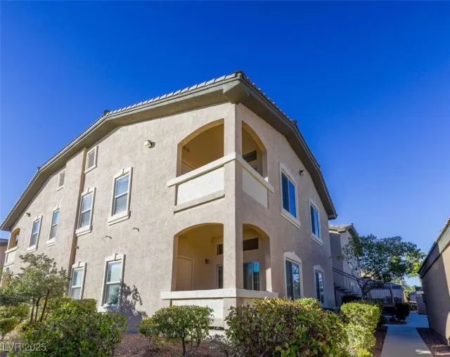 MLS: 2645292 Condo For Sale