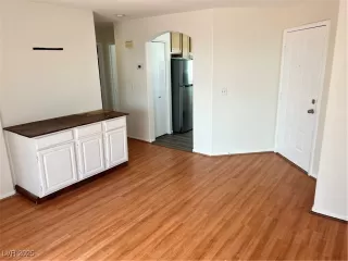 Photo #4: 2645296 Listing